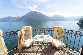 Storica Villa sul Lago di Como con darsena privata Argegno